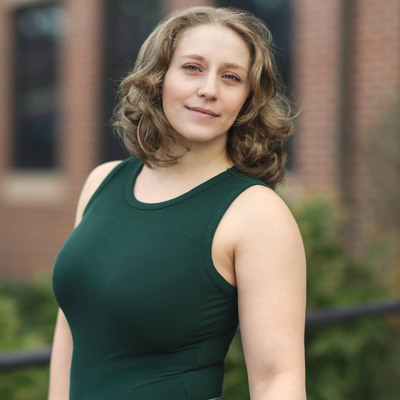 Alexis Naeger headshot